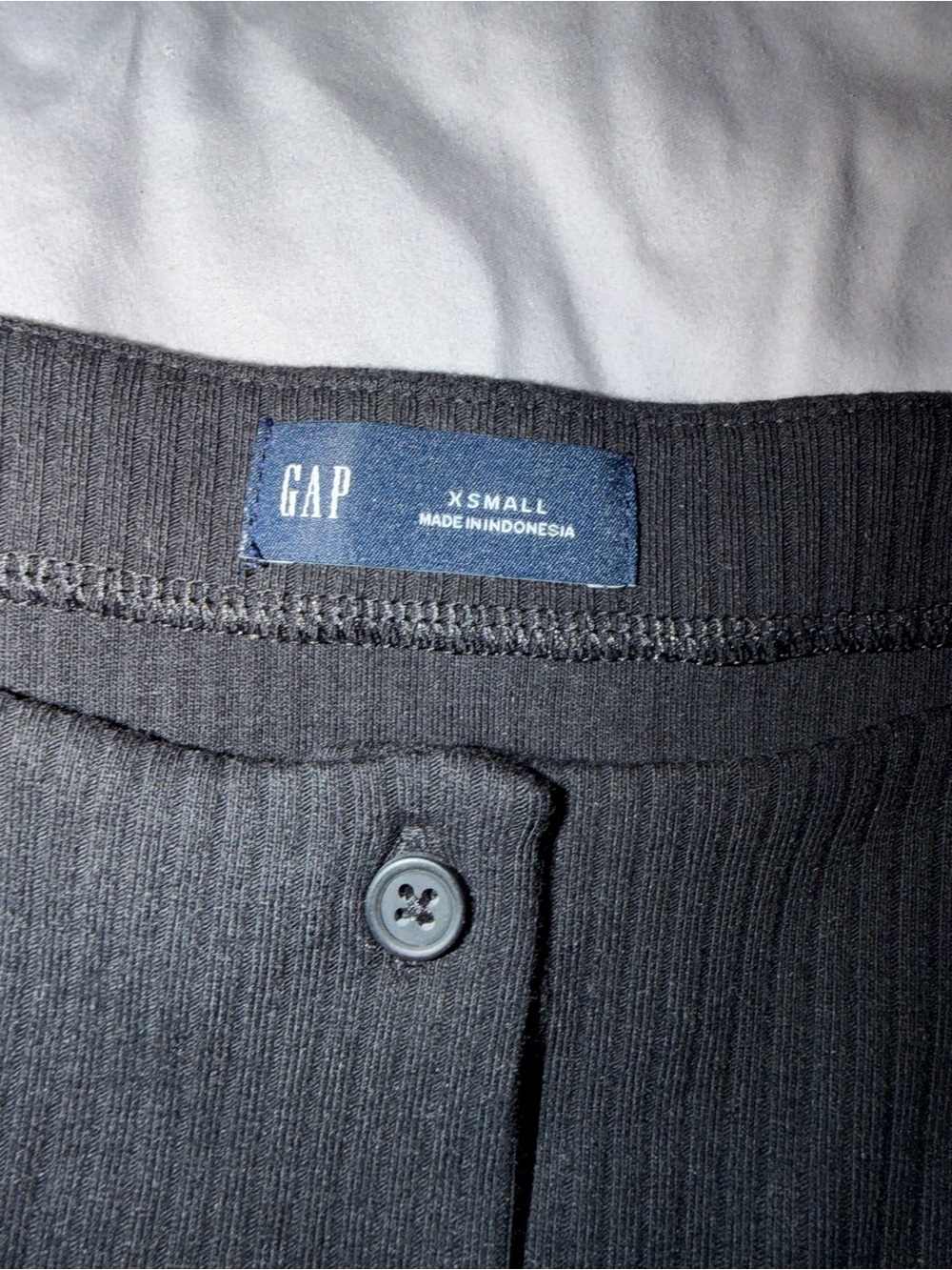 Gap Ribbed Button Detail Sleeveless Top - Picture 6 of 8
